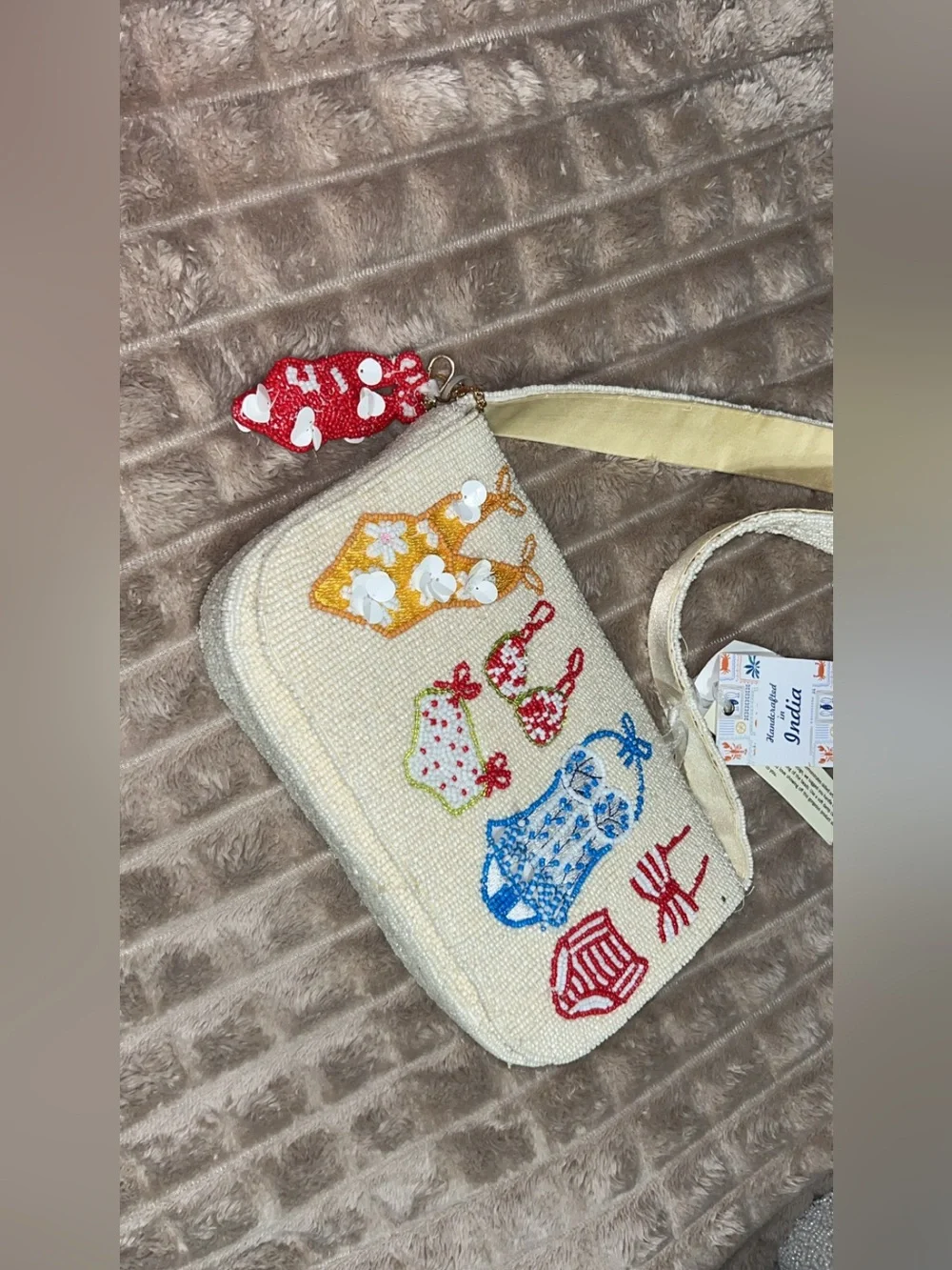 NWT cute Hand-Beaded Cream shoulder Bag